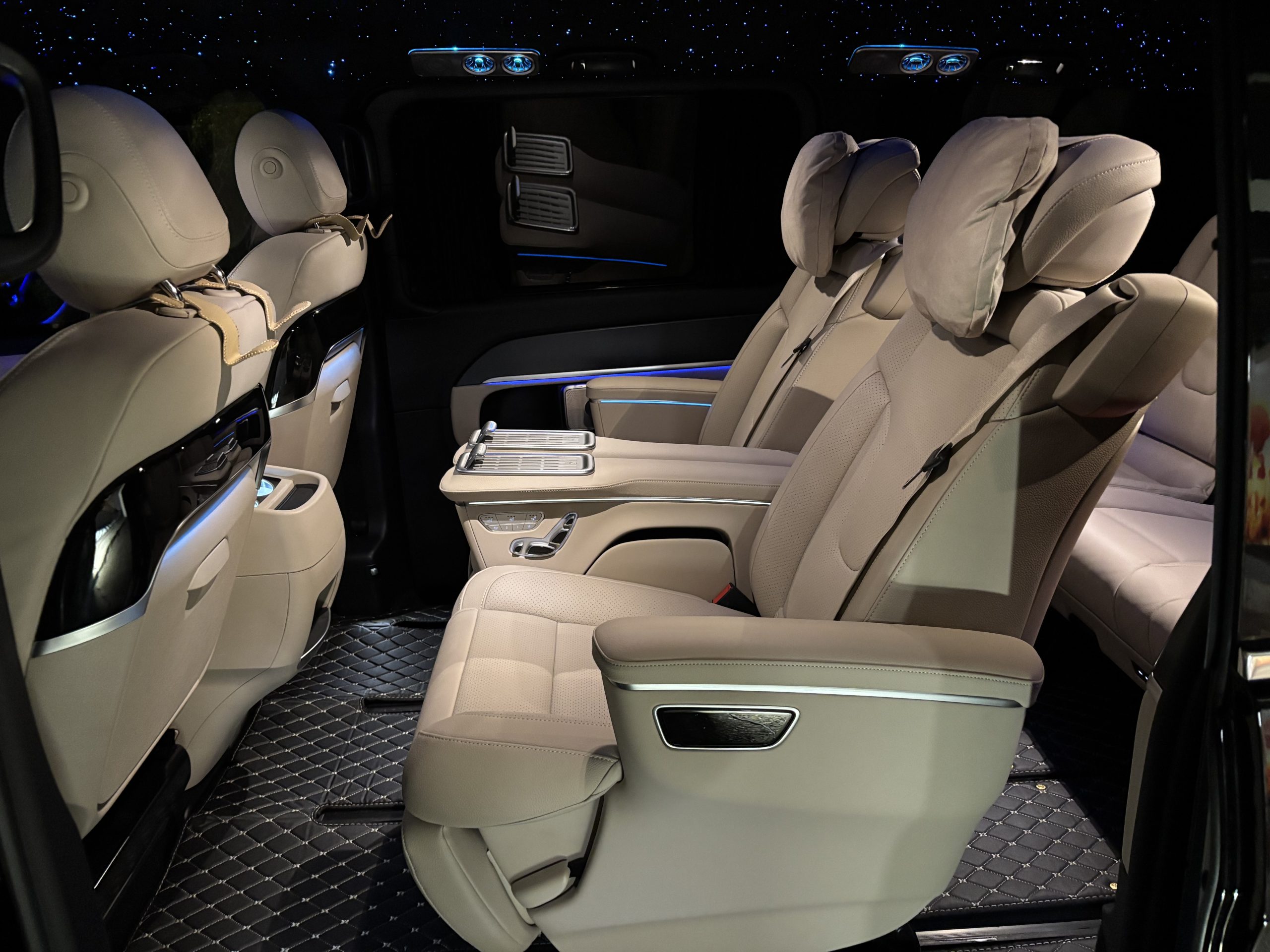 Car hire with driver Val Thorens — Mercedes Transfert VIP